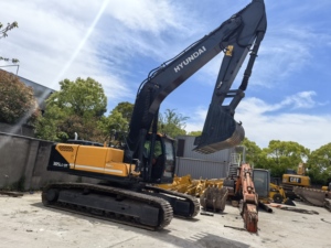 Excavatrice sur chenilles Hyundai 305LC-9T d'occasion, d'origine Corée du Sud, faible consommation de carburant, bon état, pour travaux de construction lourds, complète - Product Image 3