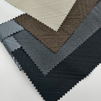 Tissu en Pongee Tricoté Effet Cuir Imperméable et Coupe-Vent avec Monogramme, Tissu pour Veste en Taffetas Enduit PU Artificiel 135GSM – Vente en Gros