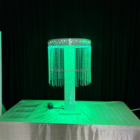 Support de toile de fond de mariage avec rideau de perles LED RGB et cadre métallique blanc pour la décoration de scène de mariage et de fête
