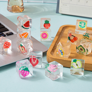 Jouet sensoriel anti-stress souple en TPR de 2,5 cm, motifs fruits, petit cube de glace, pour capsule de 32 mm - Product Image 3