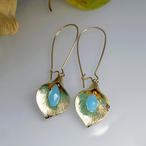 Orecchini Pendenti Boho a Forma di Petalo di Orchidea con Dettagli in Cristallo, Design Vintage, Accessori di Moda per Donne - Product Image 4