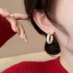 Pendientes de aro de mármol dorado para mujer, estilo minimalista, uso diario, joyería de piedra natural, pendientes finos chapados en oro - Product Image 5