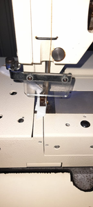 Machine à coudre au point <span class=keywords><strong>de</strong></span> chaîne Kansai MAC100 d'occasion Coudre des motifs floraux décoratifs sur les bords des vêtements - Product Image 2