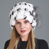 Topi dan Syal Musim Gugur dan Dingin Hangat Tebal Bulu Kelinci Rex Baru Motif Bunga Rubah Rajutan Jacquard Berlapis Ganda dengan Kancing untuk Dewasa.