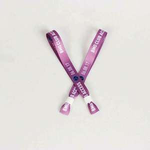 Pulsera de tela personalizada con dijes para eventos y festivales, con clip de plástico de lujo, accesorios deportivos de moda con monedas - Product Image 4