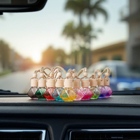Bouteille de parfum de voiture de luxe personnalisée contenant désodorisant en verre suspendu Freesia poire huiles essentielles parfum pendentif ornements de voiture