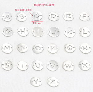 Dijes de Acero Inoxidable con Doble Orificio de 13 mm con Iniciales del Alfabeto de la A a la Z en Acero, Oro, Oro Rosa y Negro para Hacer Joyas, Pulseras y Collares - Product Image 5