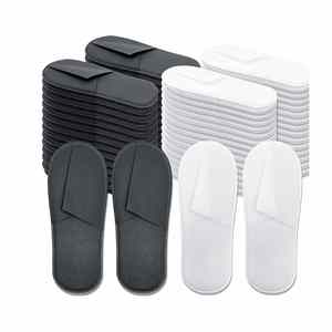 Chaussons jetables personnalisés blancs pour hôtel avec logo, en tissu polaire corail et semelle EVA non tissée, confortables - Product Image 1