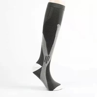 Chaussettes de sport à compression haute avec logo personnalisé, vente en gros OEM, pression graduée, ergonomiques, pour l'entraînement et la course, pour hommes et femmes
