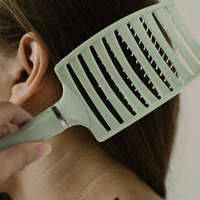 Brosse démêlante professionnelle personnalisée avec logo, antistatique, séchage rapide, à dents courbées et creuses, pour massage du cuir chevelu humide ou sec