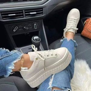 Chaussures de course en Pu pour femmes, baskets de sport, de <span class=keywords><strong>Jogging</strong></span>, décontractées, de couleur unie, simples, chics, vêtements quotidiens en plein air, grande taille 43 - Product Image 2