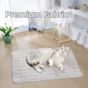 Tapis rafraîchissant pour animaux de compagnie – Coussin d'été respirant en soie glacée pour chien et chat – Lavable à l'eau – Utilisation intérieure – Motif uni – Forme rectangulaire - Product Image 4