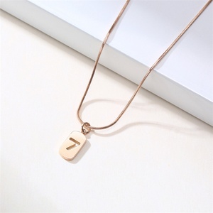 Collar de cadena de serpiente personalizado para mujer con número y letra, chapado en IPG al vacío de 18K, collar con número de ángel, joyería de acero inoxidable - Product Image 3