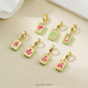 Galerie <span class=keywords><strong>de</strong></span> breloques Mahjong |   Pendentifs en laiton plaqué or 14 carats avec émail, motifs Mahjong chinois, breloques porte-bonheur en forme <span class=keywords><strong>de</strong></span> tuiles <span class=keywords><strong>de</strong></span> jeu pour la fabrication <span class=keywords><strong>de</strong></span> bijoux - Product Image 3