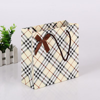 Sacs cadeaux en carton kraft recyclable de luxe avec poignée en ruban longueur main, motif à carreaux couleur chair, personnalisables