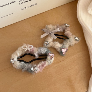 A sweet and girly hair <b>clip</b> with a starry cloud pattern, rhinestone <b>bow</b>, and fluffy texture, perfect for the forehead, bangs, - Product Image 3