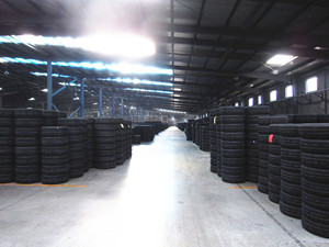 Ventes entières Meilleure vente Usine <span class=keywords><strong>Pneus</strong></span> sans air pour voiture de tourisme Pcr Pneu pour pièces de voiture 14 "165/80R14 185/65R14 195/60R14 - Product Image 6