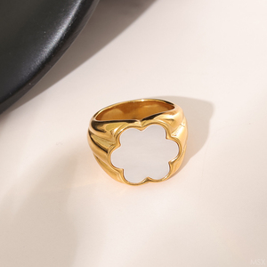 <span class=keywords><strong>Bague</strong></span> tendance en acier inoxydable plaqué or 18 carats avec motif fleurs et coquillages <span class=keywords><strong>pour</strong></span> <span class=keywords><strong>femme</strong></span> – Fabricant de bijoux personnalisés - Product Image 4