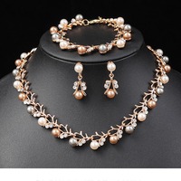 Ensemble de bijoux de mariage vintage fait main tendance : collier, bracelet et boucles d'oreilles en perles d'imitation pour femme