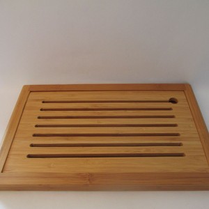 Tabla de cortar de bambú de 30x20cm con ranuras para cortar pan - Product Image 3