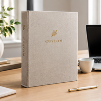 Reliure en lin personnalisée élégante de qualité supérieure avec mécanisme à anneaux dorés et poches de rangement pour journal de voyage personnel et planification