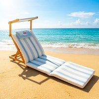 Chaise de plage élégante à rayures bleues avec auvent, structure en bois massif, lit de soleil réglable pour les loisirs estivaux
