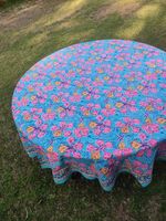 Nappe ronde exclusive en coton imprimé à la main pour 8 personnes avec motif floral, lavable et durable pour usage domestique