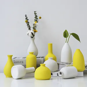 Özel modern İskandinav tarzı porselen çiçek şişe sarı ve beyaz seramik vazo ev dekor için