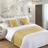Ensemble de couvre-lit en jacquard floral bleu foncé avec garniture en satin et oreillers pour la décoration de chambre d'hôtel ou d'hébergement familial
