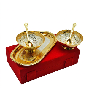 Ensemble de 2 bols en laiton plaqué or et argent bicolore avec plateau sur pied et cuillères dans une boîte rouge - Product Image 1