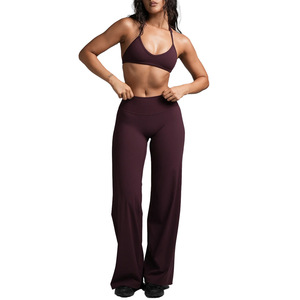 Conjunto de <span class=keywords><strong>sujetador</strong></span> <span class=keywords><strong>deportivo</strong></span> halter transpirable de verano <span class=keywords><strong>con</strong></span> shorts de cintura alta, logo frontal y relleno, ideal para fitness y yoga. - Product Image 5