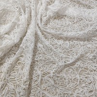 Tissu en dentelle blanche brodée suisse pour robe de mariée et robe femme – Grande Vente