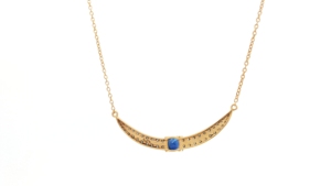 Collar con Dije de Plata con Kyanita y Diamantes: Realza tu estilo con este elegante collar con dije. - Product Image 3