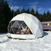 Dôme géodésique de luxe avec fenêtre triangulaire et ventilateur solaire, taille personnalisée 5-15m pour hôtels extérieurs, glamping et événements
