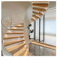 Villa facile à installer Escaliers en colimaçon commerciaux en verre Résident intérieur escalier rotatif en bois à bande de roulement