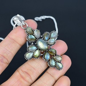 Pendentif croix en labradorite en laiton fait à la main bijoux chrétiens avec placage d'argent pour cadeau de Noël - Product Image 2