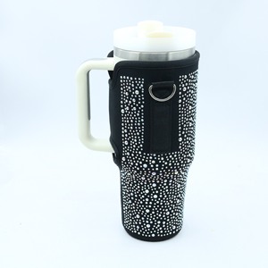 Sac de transport pour bouteille d'eau Bling pour gobelet isotherme 40oz, support en néoprène avec poignée et sangle réglable, accents de diamants glamour - Product Image 3