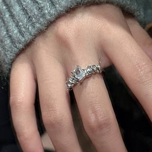แหวนหรูหราสำหรับฤดูใบไม้ร่วงและฤดูหนาว ทำจากเงินแท้ S925 ลายบิดเกลียวแบบฝรั่งเศสย้อนยุค ดีไซน์เรียบง่ายทรงสี่เหลี่ยม ประดับด้วยเพชรซิркоเนียแบบเปิด - Product Image 2
