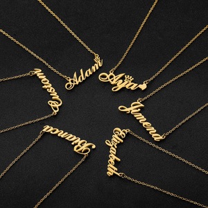 Collana Personalizzata in Acciaio Inox Placcato Oro 18K con Nome in Stile <span class=keywords><strong>Old</strong></span> English per Regalo Festa della Mamma - Product Image 6