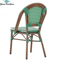 Ensemble chaise et table en rotin de bistrot français de style moderne, confortable et durable pour la cuisine et le jardin