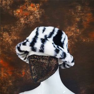 Sombrero de Pescador de Piel Sintética Cálido de Invierno con Estampado de Leopardo para Mujer, 40 Colores Disponibles al por Mayor - Product Image 6