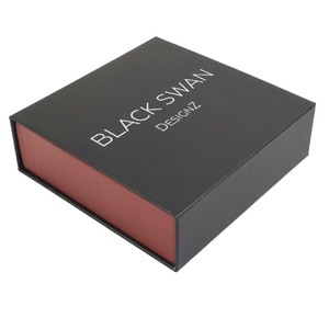 Boîte cadeau en carton rigide noir de luxe avec fermeture magnétique, logo personnalisé, revêtement UV, gaufrage, matériaux recyclés pour cadre photo - Product Image 1