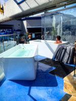 Entrepôt local américain Contrôle intelligent Bain de glace en acrylique tout-en-un Bain plongeant froid pour la thérapie de l'eau froide avec refroidisseur et ozone