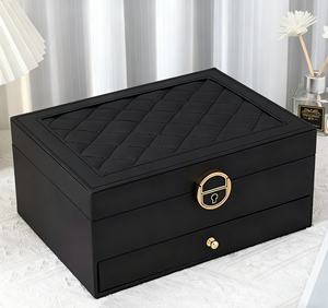 กล่องใส่เครื่องประดับหนังแท้สีดำทรงสี่เหลี่ยมผืนผ้า พร้อมกุญแจล็อค - กล่องเก็บของระดับไฮเอนด์ พร้อมโลโก้สั่งทำและส่วนประกอบโลหะ - Product Image 5