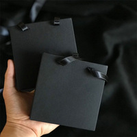 Boîte à bijoux avec logo personnalisé carré en papier carton tiroir cadeau avec poignée en satin pour ranger bracelets colliers boucles d'oreilles bagues