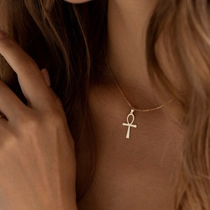 Nueva tendencia, Gargantilla cruzada de doble capa, collar delicado de acero inoxidable con cadena trenzada, collar cruzado para mujer <span class=keywords><strong>2025</strong></span> - Product Image 3