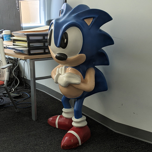 Estatua <span class=keywords><strong>de</strong></span> dibujos animados personalizable <span class=keywords><strong>de</strong></span> tamaño real estatua sónica <span class=keywords><strong>de</strong></span> fibra <span class=keywords><strong>de</strong></span> vidrio resina erizo azul escultura sónica - Product Image 4