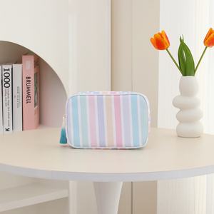 Grande trousse de toilette en toile rayée durable, nouveau design, trousses de maquillage, logo brodé, pochette à fermeture éclair, trousse de beauté pour femmes - Product Image 1