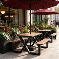 Ensemble table et chaises intégrées d'extérieur, longue banquette avec parasol pour cour, rue commerciale, café et restaurant, utilisation en extérieur