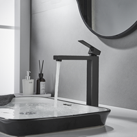 Robinet de lavabo de salle de bain monotrou moderne contemporain robinet noir mat carré haut mélangeur de vanité eau chaude froide bain d'école